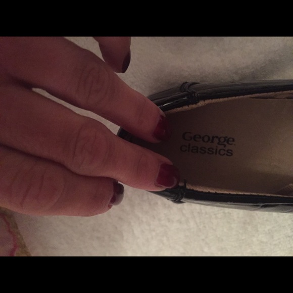 EUC*Ladies black patent leather loafers 👞 - Picture 7 of 7